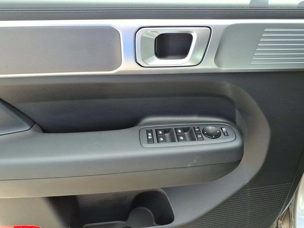 Used 2026 Hyundai Santa Fe SE FWD image 15
