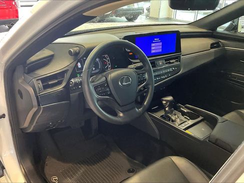 Used 2025 Lexus ES 300h F Sport w/ Accessory Package (Z1) FWD image 17