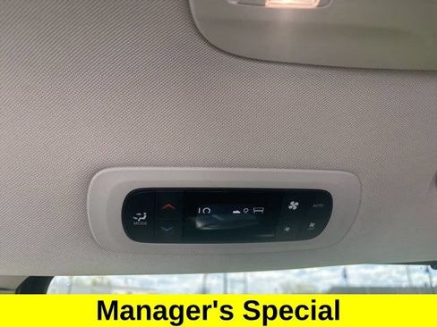 Used 2023 Chrysler Pacifica Touring-L FWD image 32
