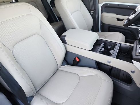 Used 2024 Land Rover Defender 110 S image 13