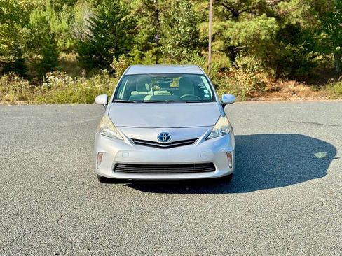 Used 2014 Toyota Prius V Two image 5