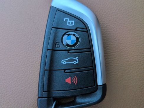 New 2026 BMW 330i xDrive Sedan w/ Premium Package AWD/4WD image 29