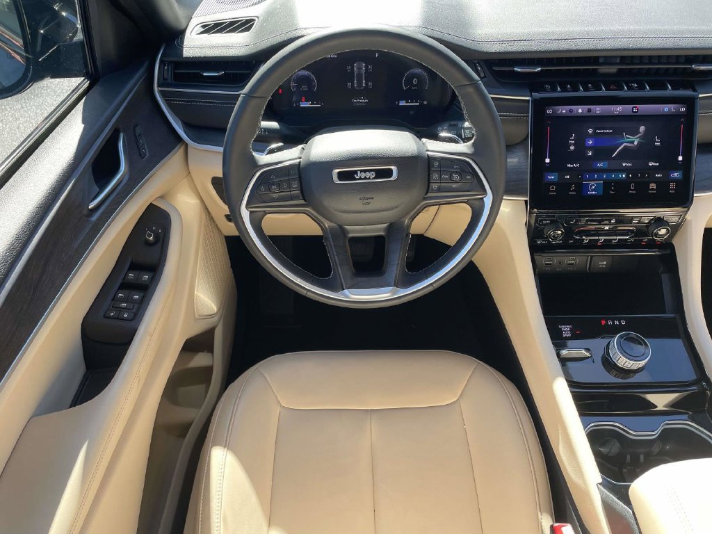 Used 2023 Jeep Grand Cherokee Limited AWD/4WD image 22