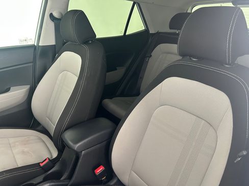 Used 2020 Hyundai Venue SEL FWD image 17