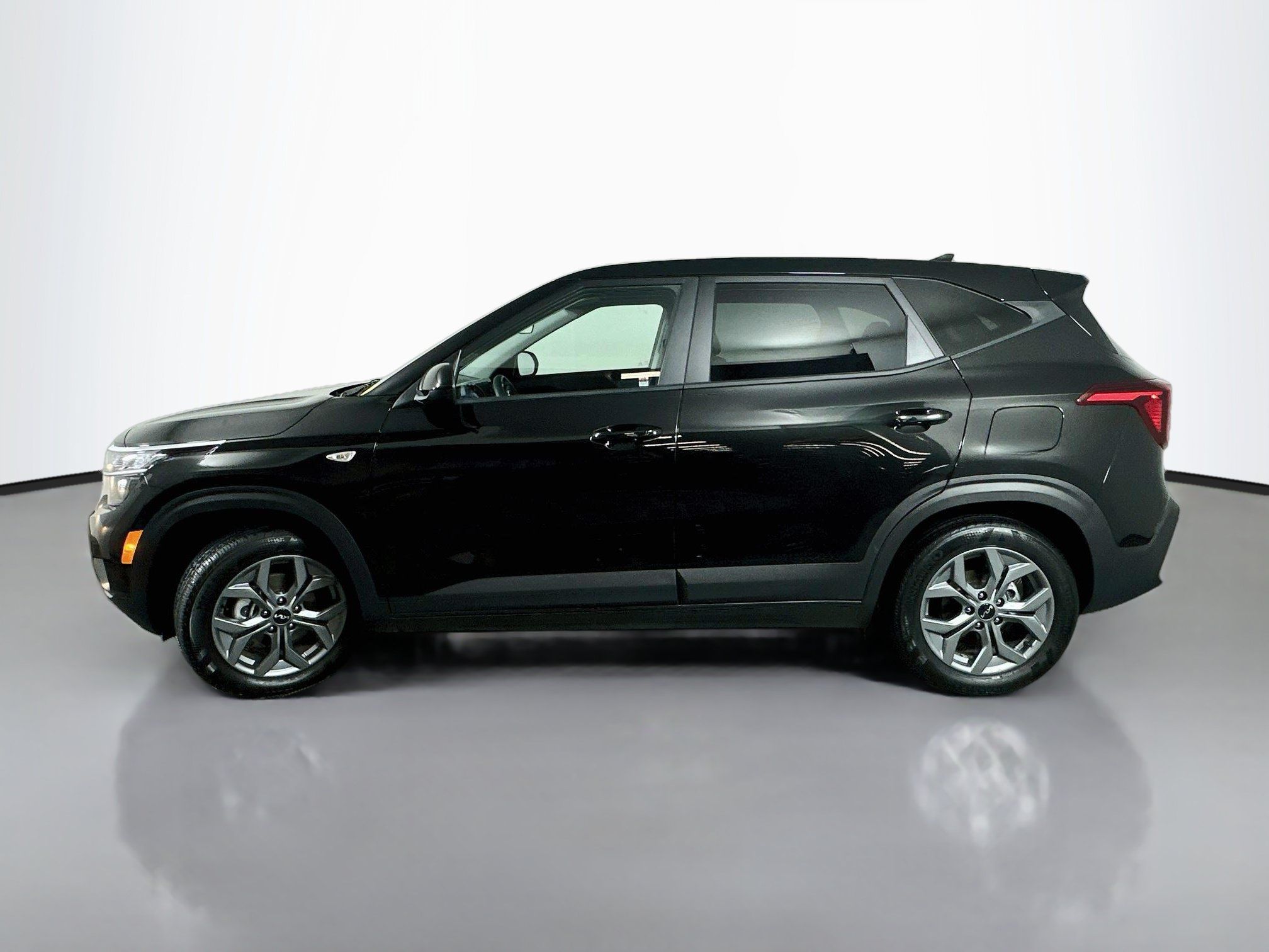 Certified 2026 Kia Seltos LX FWD image 4