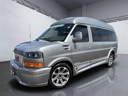 Used 2018 GMC Savana 2500 w/ Enhanced Convenience Package image 39