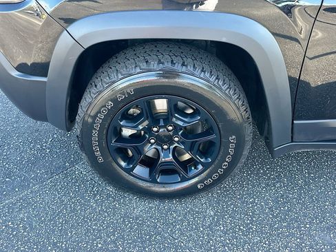 Used 2022 Jeep Cherokee Trailhawk w/ Technology Group B image 29