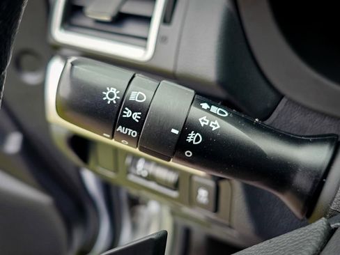 Used 2017 Subaru Crosstrek 2.0i Limited w/ Popular Package #2 image 17