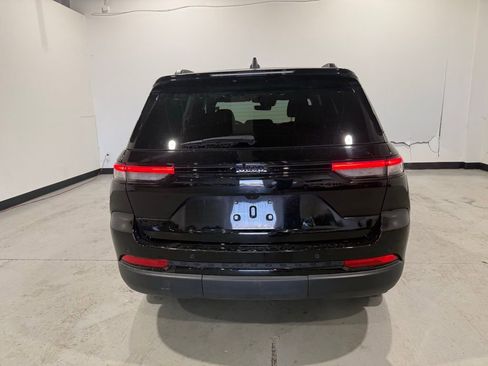 Used 2025 Jeep Grand Cherokee Altitude image 7