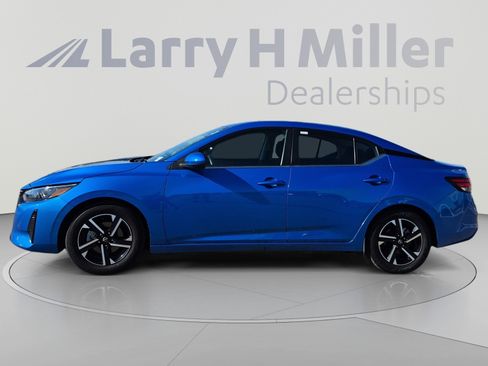 Used 2024 Nissan Sentra SV FWD image 2