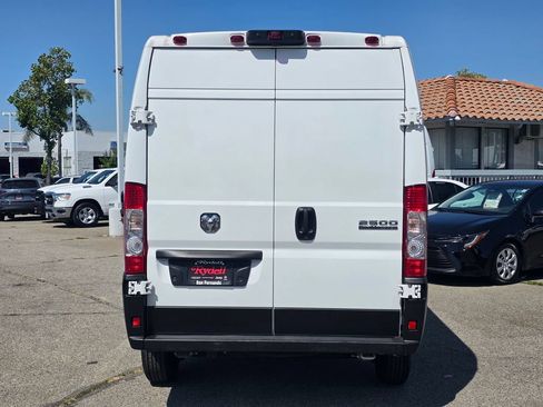 Used 2024 RAM ProMaster 2500 w/ Convenience Group FWD image 7