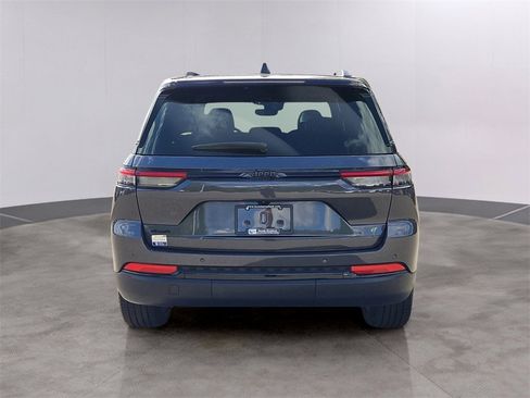 Used 2023 Jeep Grand Cherokee Altitude image 2