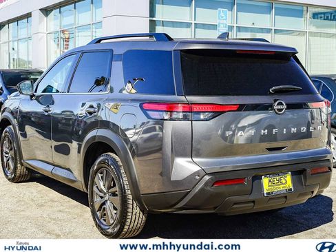 Used 2022 Nissan Pathfinder SV FWD image 2