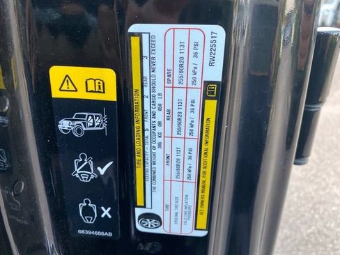 Used 2024 Jeep Wrangler Unlimited Sahara AWD/4WD image 30