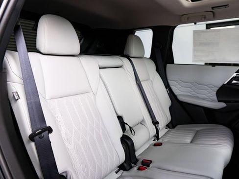 New 2025 Mitsubishi Outlander AWD image 28