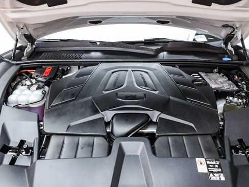 Used 2025 Porsche Cayenne image 31