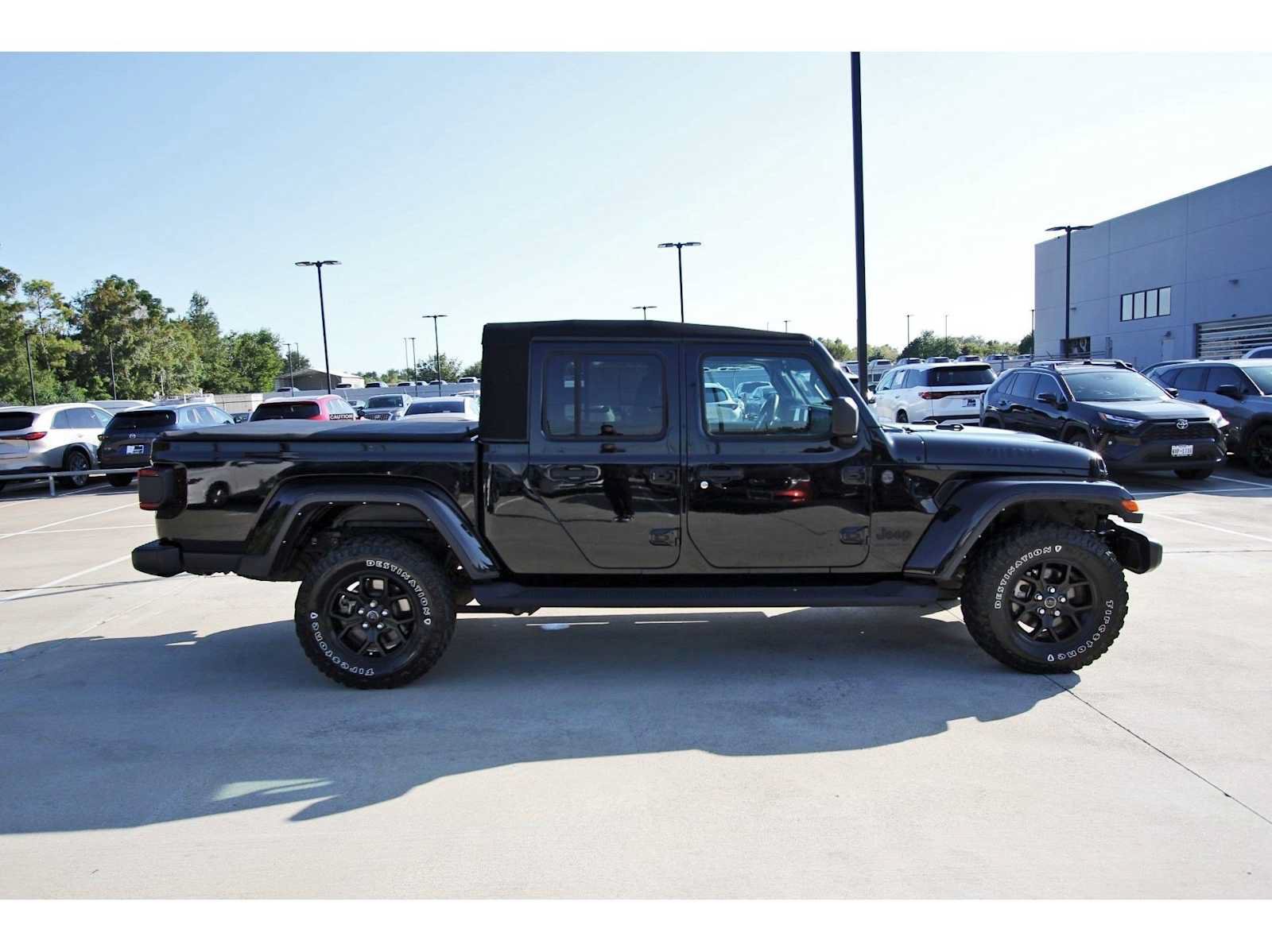 Used 2024 Jeep Gladiator Sport AWD/4WD image 5