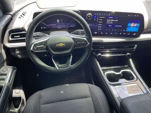 Used 2024 Chevrolet Traverse LT w/ Trailering Package FWD image 9