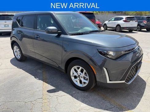 Used 2025 Kia Soul S FWD image 1
