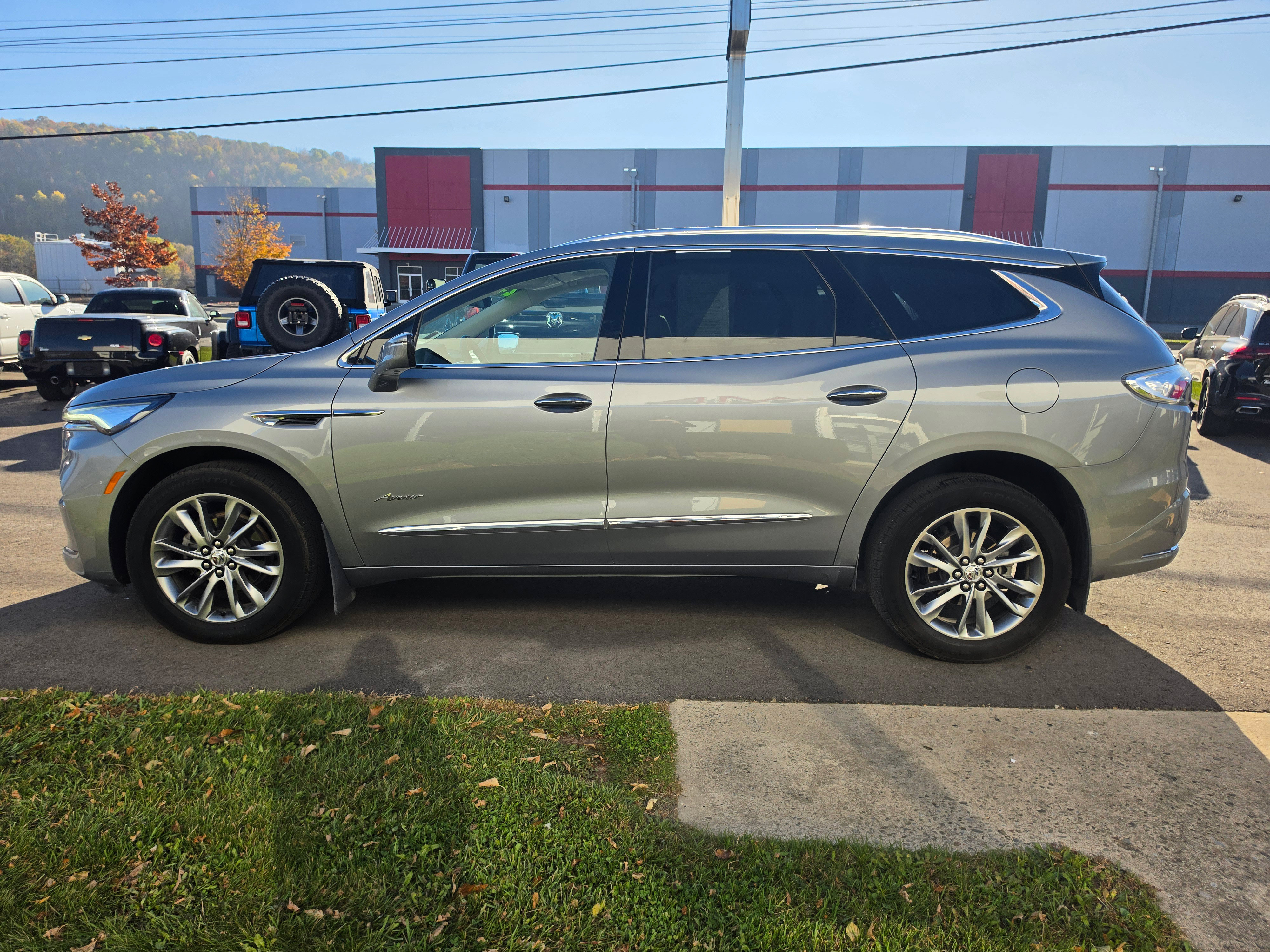 Used 2024 Buick Enclave Avenir AWD/4WD image 7