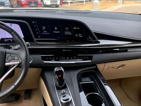 Used 2024 Cadillac Escalade Premium Luxury w/ Performance Package image 6