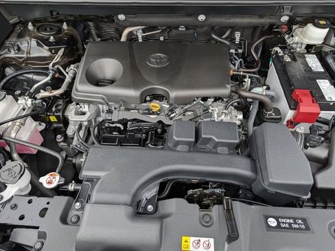 Used 2025 Toyota RAV4 XLE FWD image 33