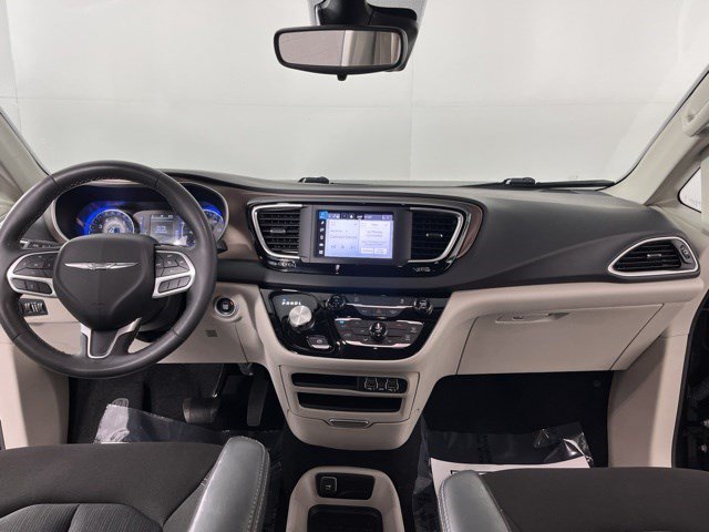 Used 2023 Chrysler Voyager LX FWD image 34