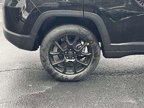 New 2026 Jeep Compass Latitude image 13