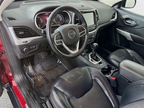 Used 2017 Jeep Cherokee Trailhawk w/ Cold Weather Group image 9