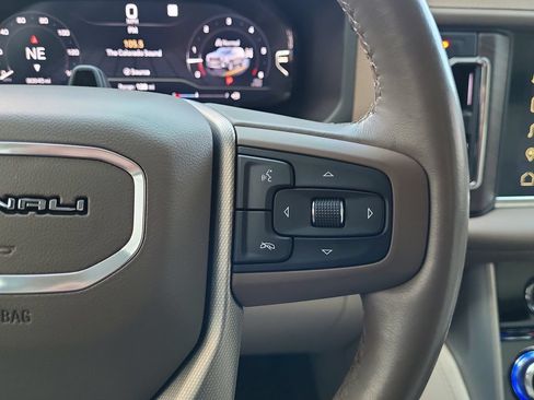 Used 2023 GMC Yukon Denali w/ Advanced Technology Package AWD/4WD image 27