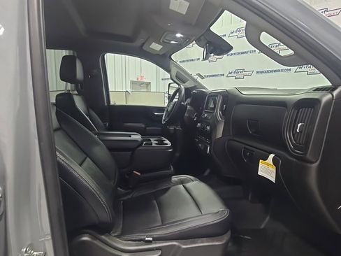 Used 2025 Chevrolet Silverado 2500 Custom w/ Custom Value Package image 26