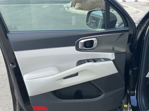 Certified 2025 Kia Sorento EX w/ EX Panoramic Sunroof Package image 10