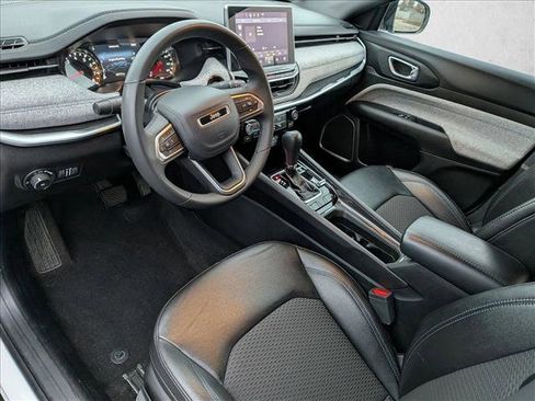 Used 2024 Jeep Compass Latitude image 10