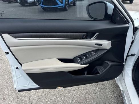 Used 2021 Honda Accord Touring image 25