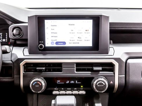 Used 2025 Toyota Tacoma SR image 17