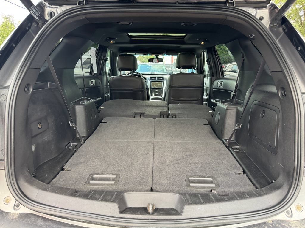 Used 2014 Ford Explorer XLT w/ Equipment Group 202A AWD/4WD image 13
