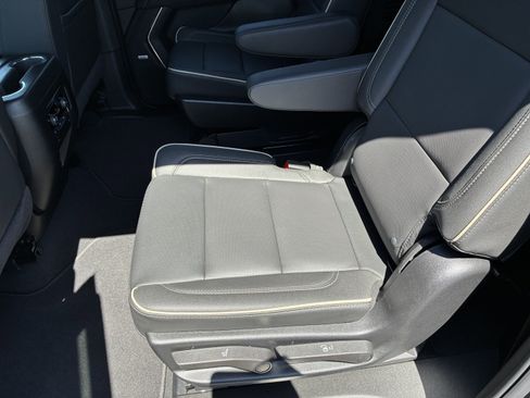 Used 2026 Chevrolet Suburban Premier image 14