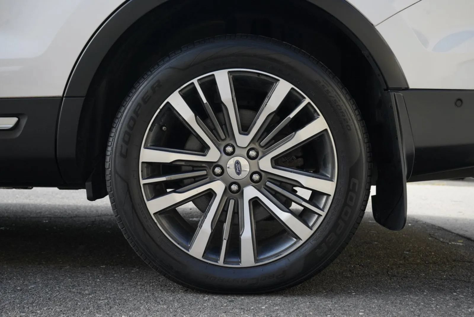 Used 2017 Ford Explorer Platinum AWD/4WD image 15