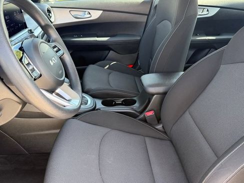 Used 2023 Kia Forte LXS FWD image 9