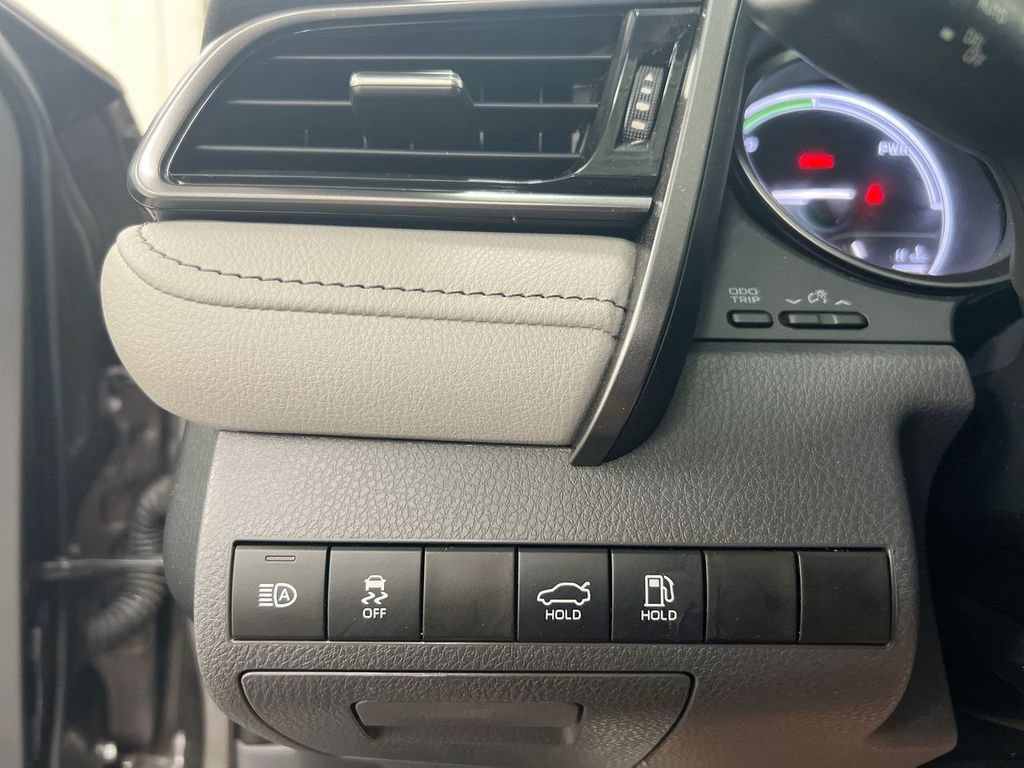Used 2022 Toyota Camry SE FWD image 18