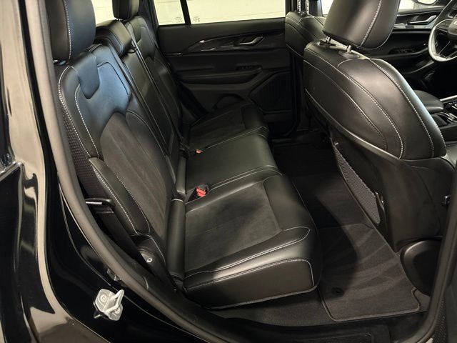 Used 2023 Jeep Grand Cherokee Altitude AWD/4WD image 39