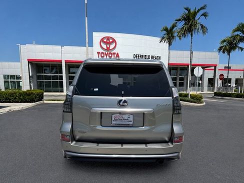 Used 2023 Lexus GX 460 Premium w/ Accessory Package AWD/4WD image 6