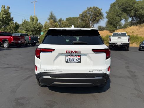 Used 2025 GMC Terrain Elevation w/ Technology Package II image 7