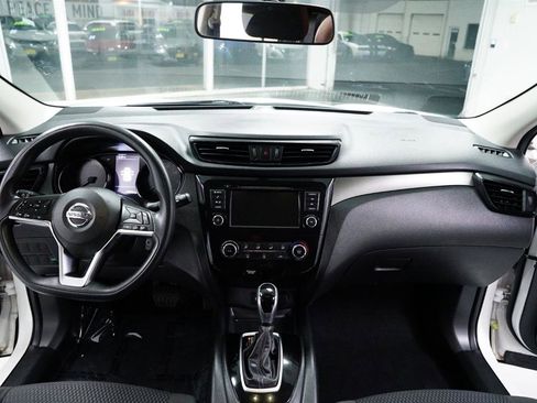 Used 2019 Nissan Rogue Sport S image 12