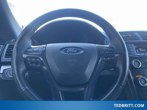Used 2019 Ford Explorer XLT image 27