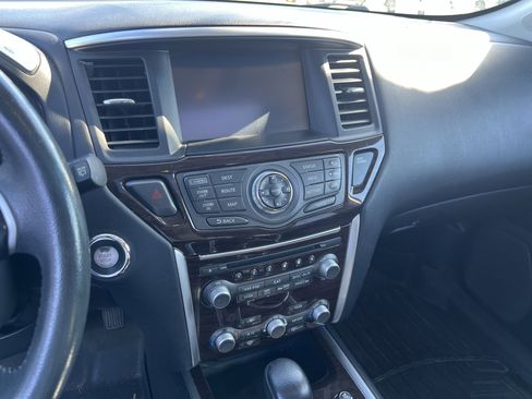 Used 2016 Nissan Pathfinder Platinum w/ Family Entertainment Package image 11