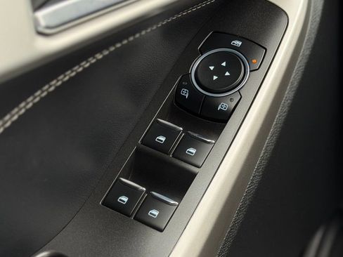 Used 2022 Ford Explorer XLT w/ Equipment Group 202A image 26