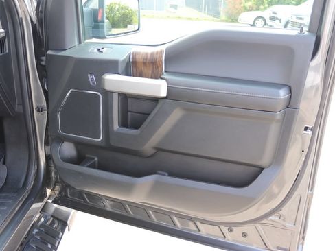 Used 2019 Ford F150 Lariat w/ Equipment Group 502A Luxury AWD/4WD image 41
