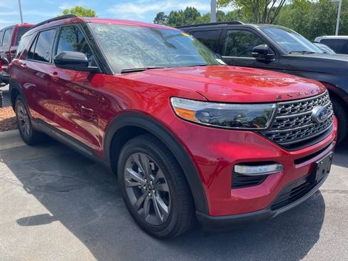 Used 2023 Ford Explorer XLT w/ Equipment Group 202A AWD/4WD image 2