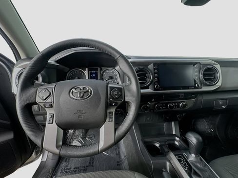 Used 2022 Toyota Tacoma SR5 AWD/4WD image 13